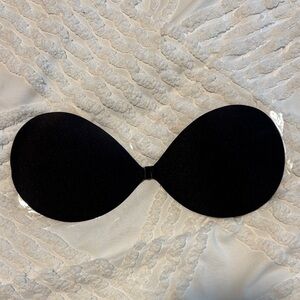 Elegant Black Strapless Sticky Bra